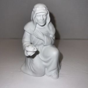 Avon Nativity Collectibles "The Innkeeper" White Figurine 1988 with Box